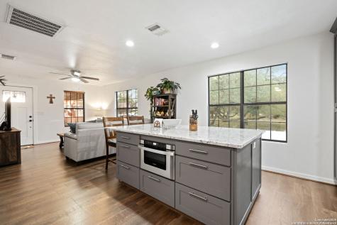 2605 Schuettig Road Poteet TX 78065