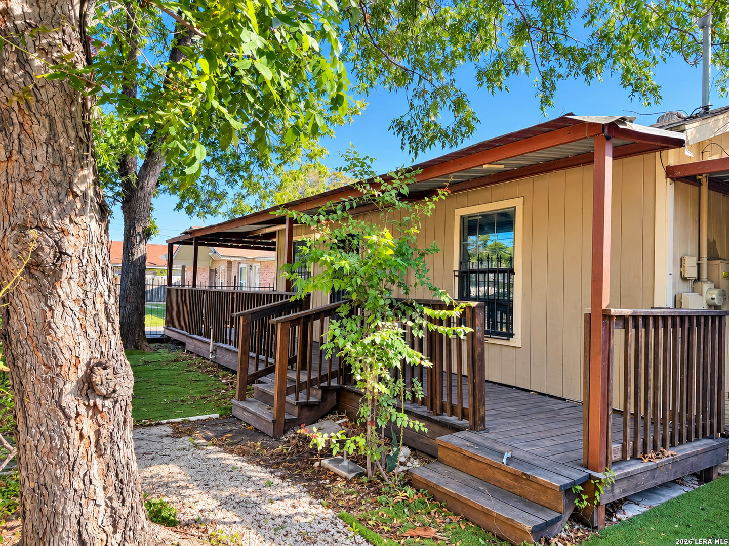 516 S San Eduardo San Antonio TX 78237
