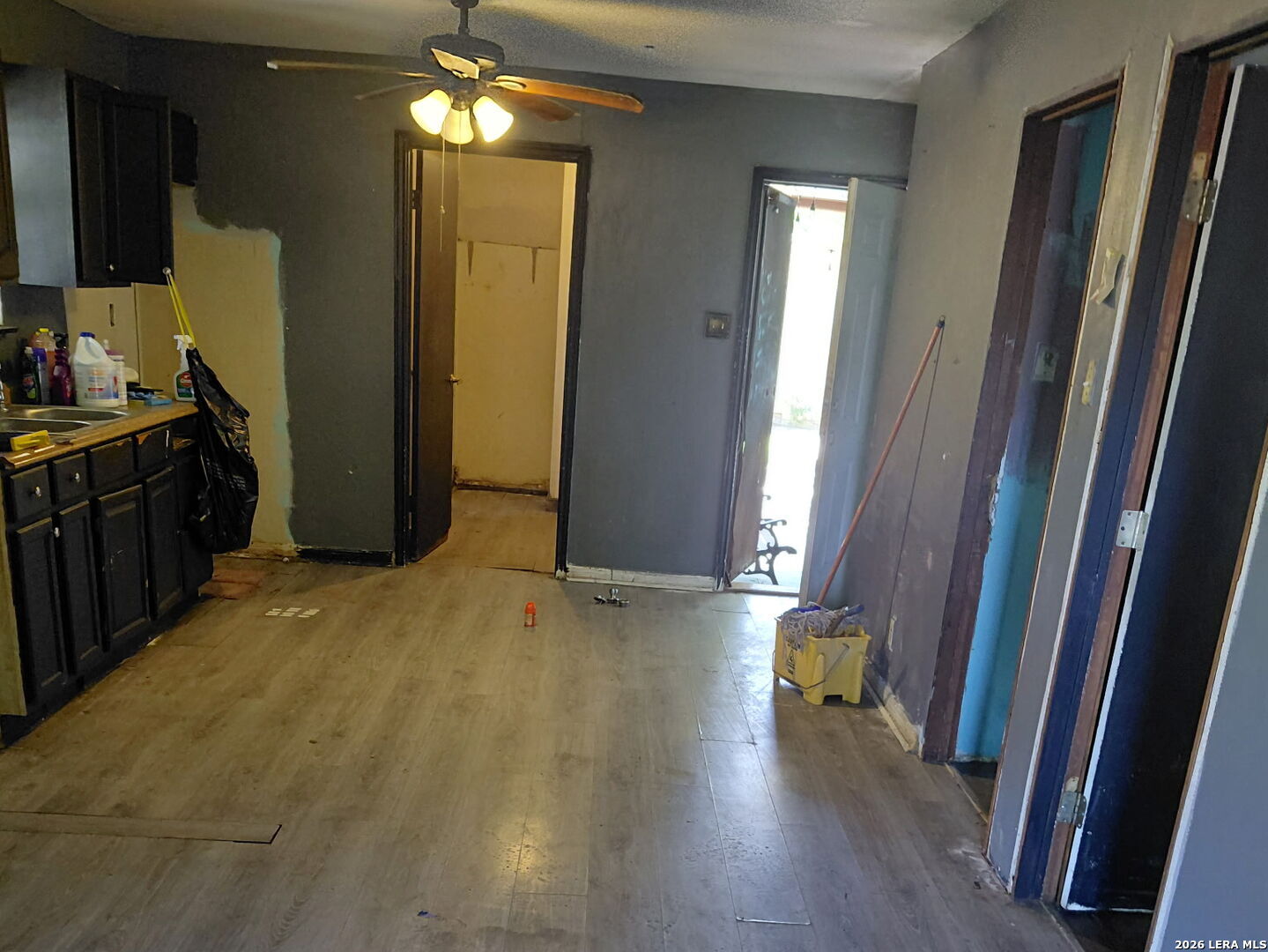 516 S San Eduardo San Antonio TX 78237