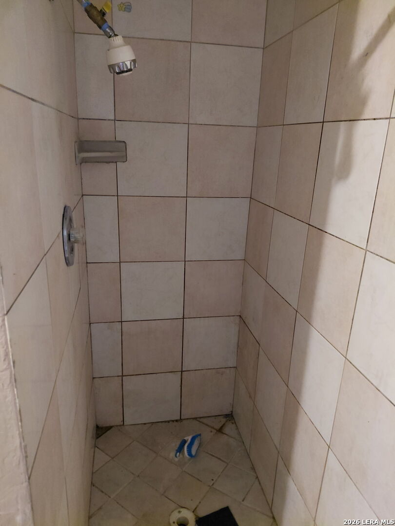 516 S San Eduardo San Antonio TX 78237