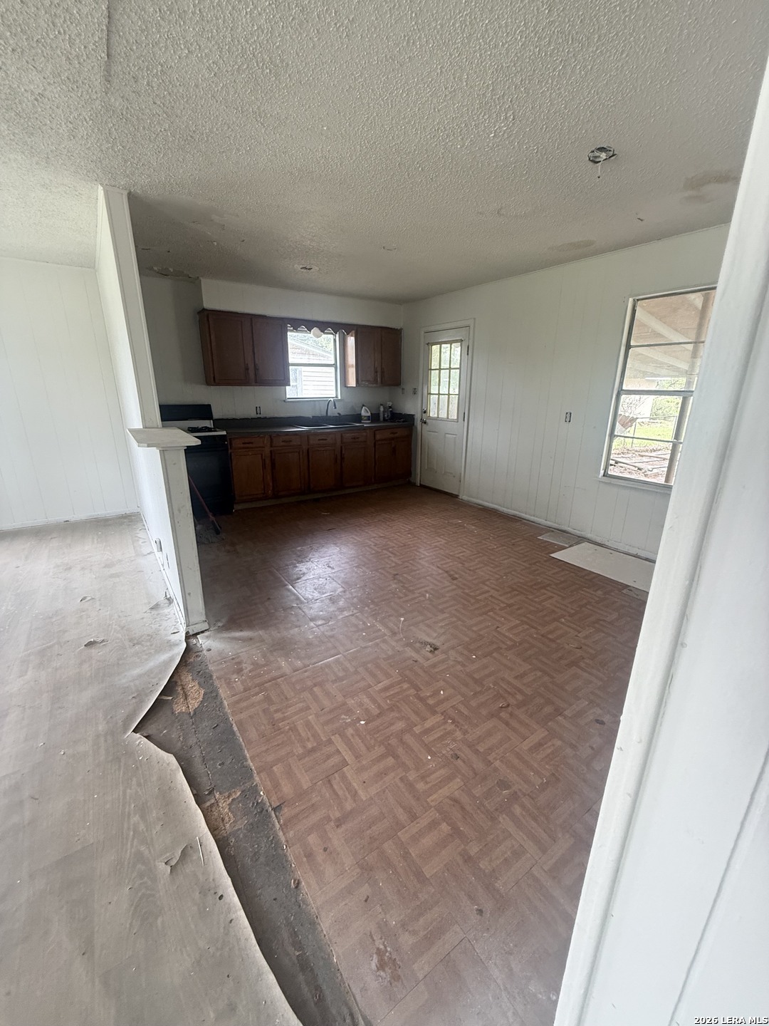1025 Bowen Street Pleasanton TX 78064