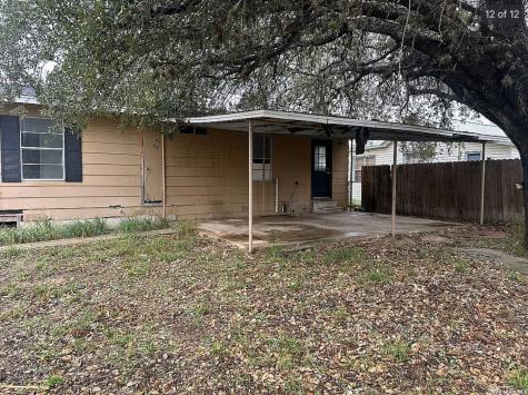 1025 Bowen Street Pleasanton TX 78064