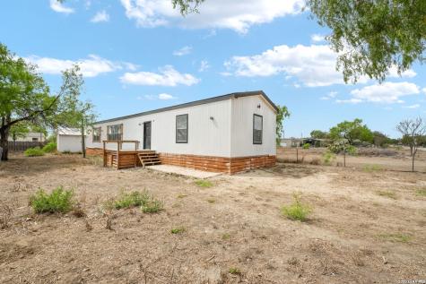 1102 Magnolia Street Jourdanton TX 78026
