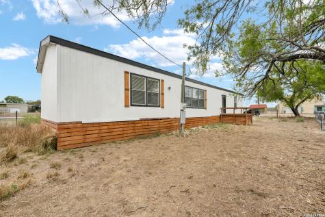 1102 Magnolia Street Jourdanton TX 78026