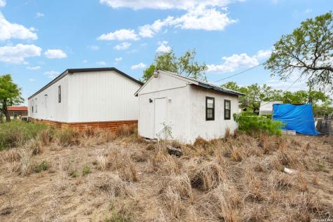 1102 Magnolia Street Jourdanton TX 78026