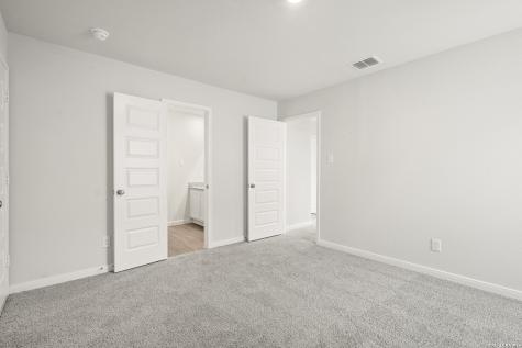1228 Sweden Seguin TX 78155