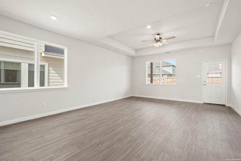 1228 Sweden Seguin TX 78155