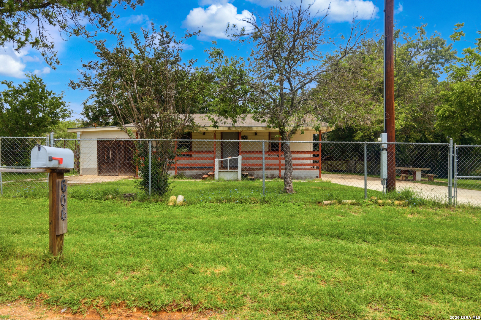 606 Viewpoint Drive Poteet TX 78065