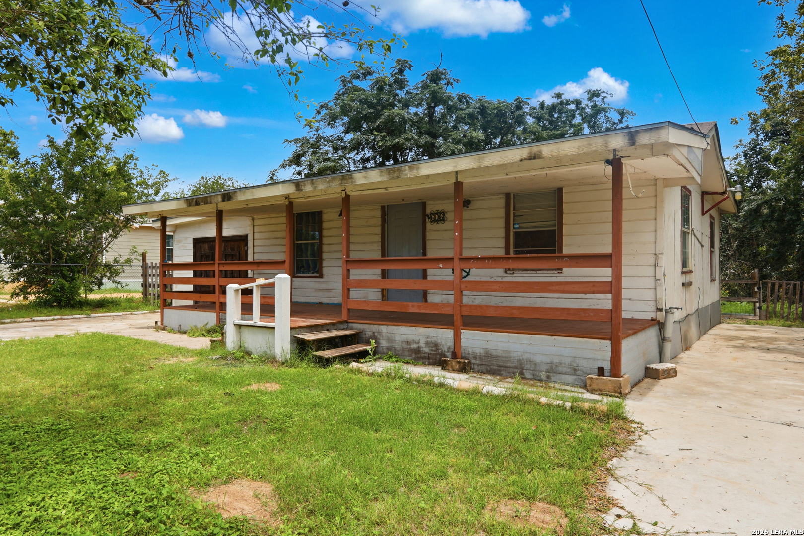 606 Viewpoint Drive Poteet TX 78065