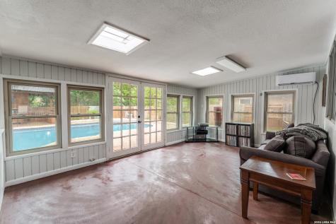 211 Forrest Trail Universal City TX 78148