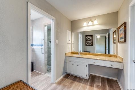 211 Forrest Trail Universal City TX 78148
