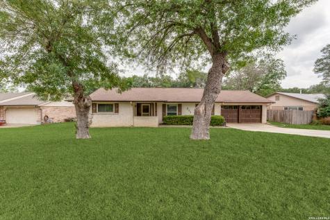 211 Forrest Trail Universal City TX 78148