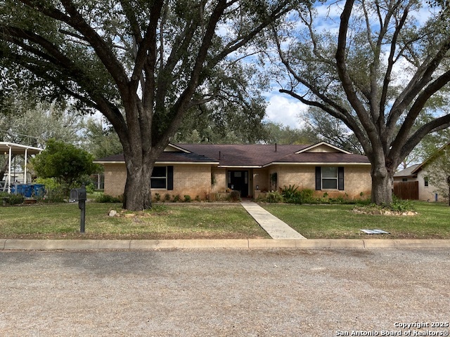 1216 Mockingbird Pleasanton TX 78064