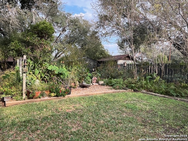 1216 Mockingbird Pleasanton TX 78064