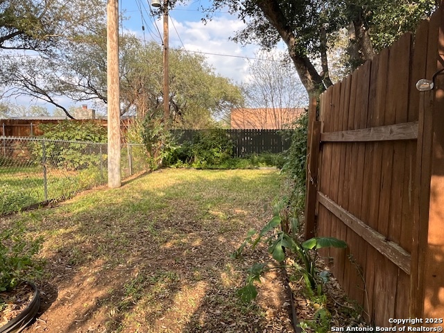 1216 Mockingbird Pleasanton TX 78064