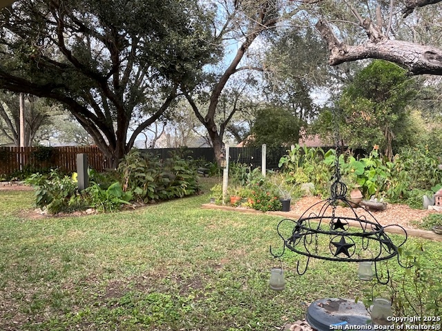 1216 Mockingbird Pleasanton TX 78064