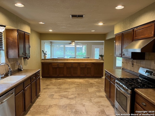 1216 Mockingbird Pleasanton TX 78064