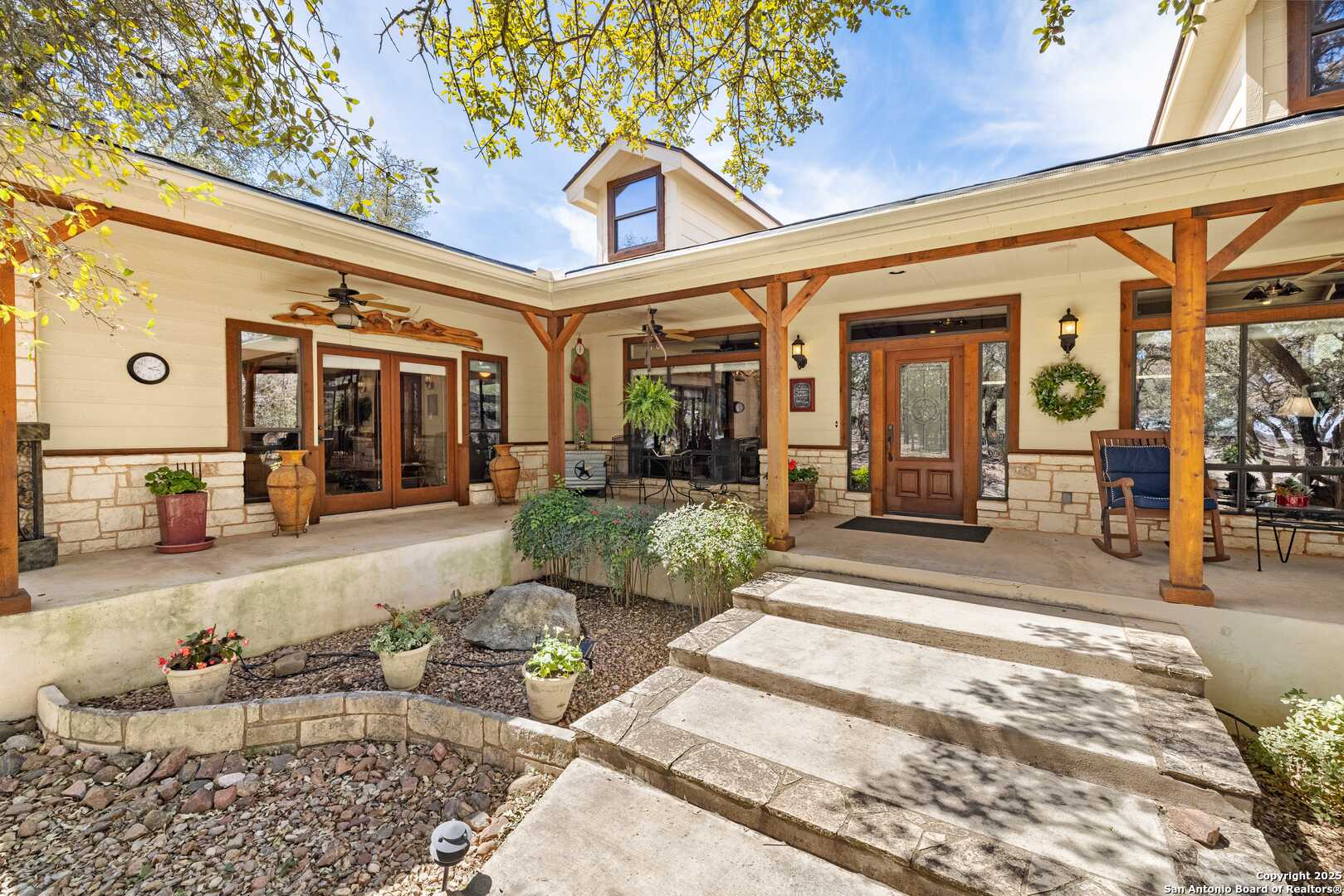201 Los Encinos Kerrville TX 78028