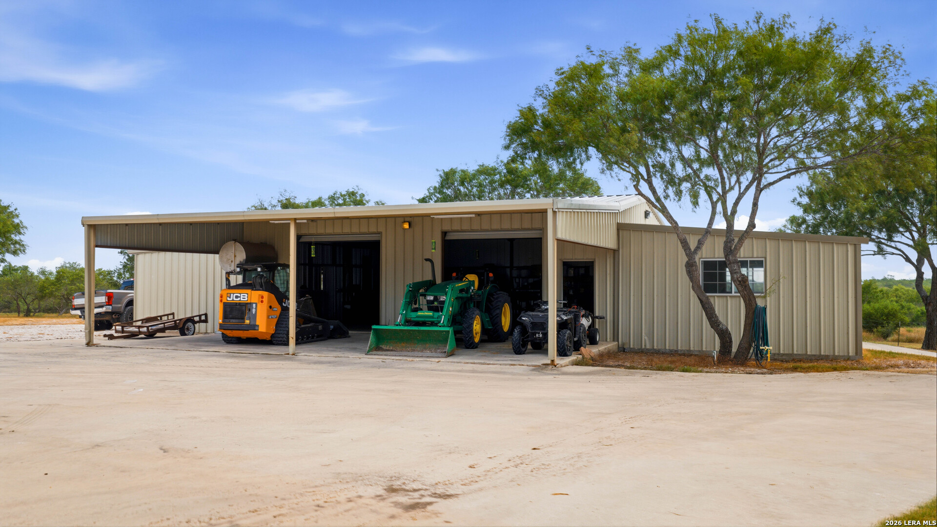 1958 County Road 237 Falls City TX 78113
