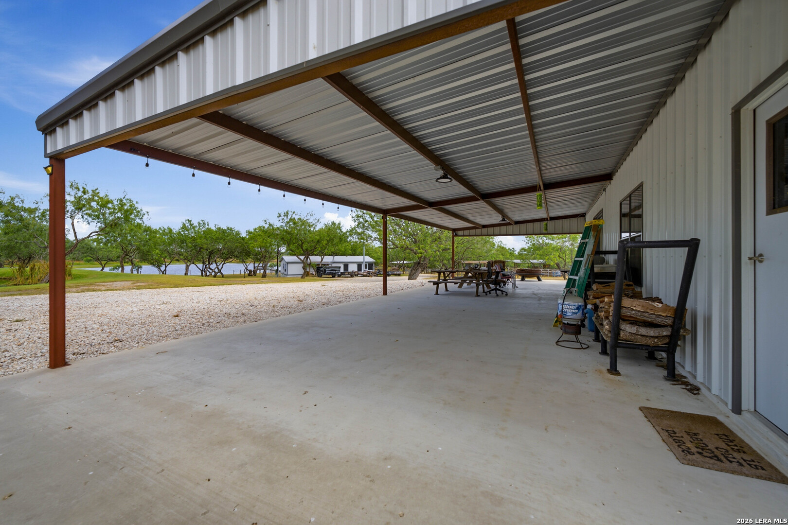 1958 County Road 237 Falls City TX 78113
