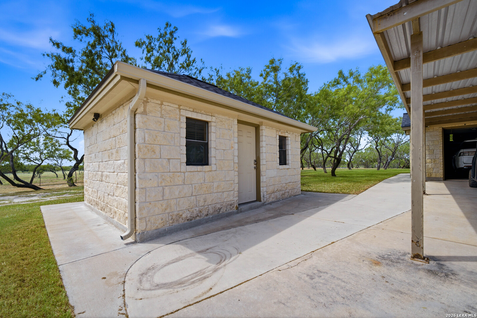 1958 County Road 237 Falls City TX 78113