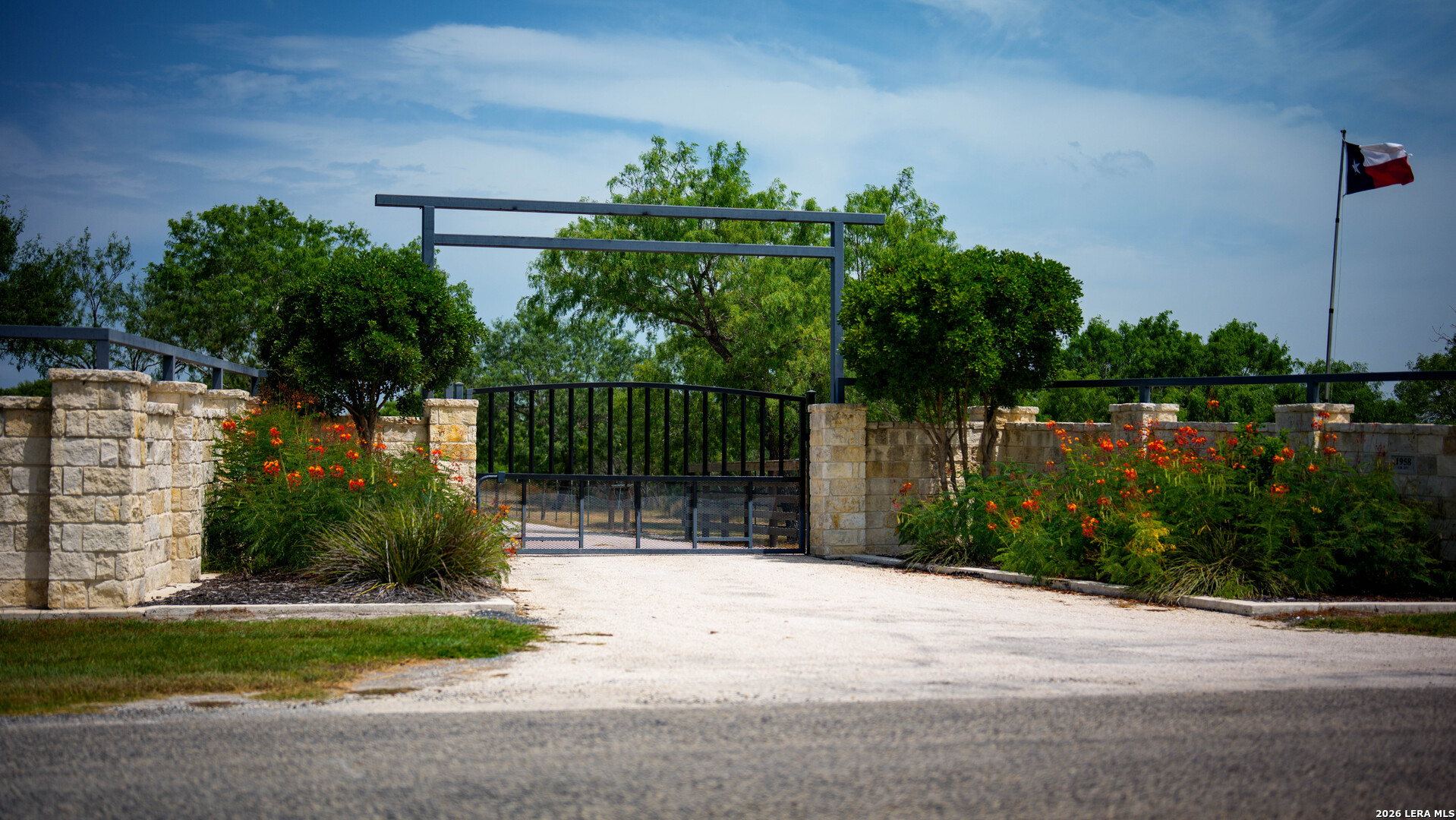 1958 County Road 237 Falls City TX 78113
