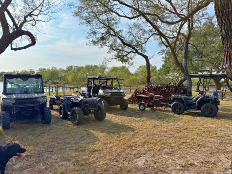 1958 County Road 237 Falls City TX 78113