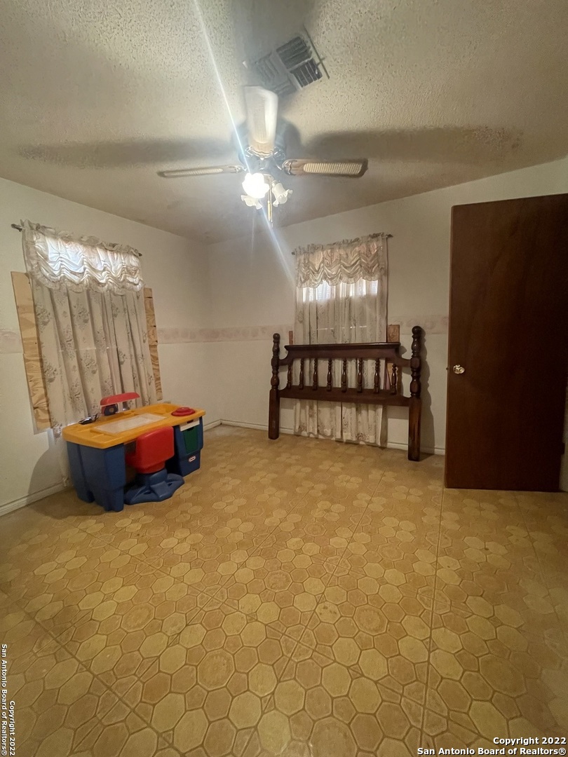 544 Scott Street Asherton TX 78827