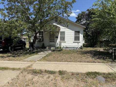 210 W Calera Street Uvalde TX 78801