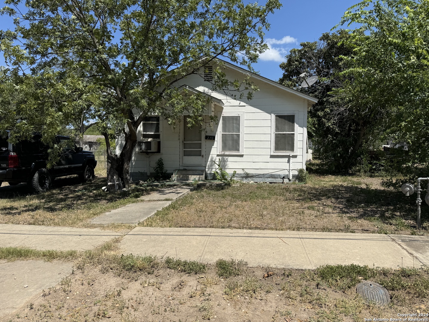 210 W Calera Street Uvalde TX 78801