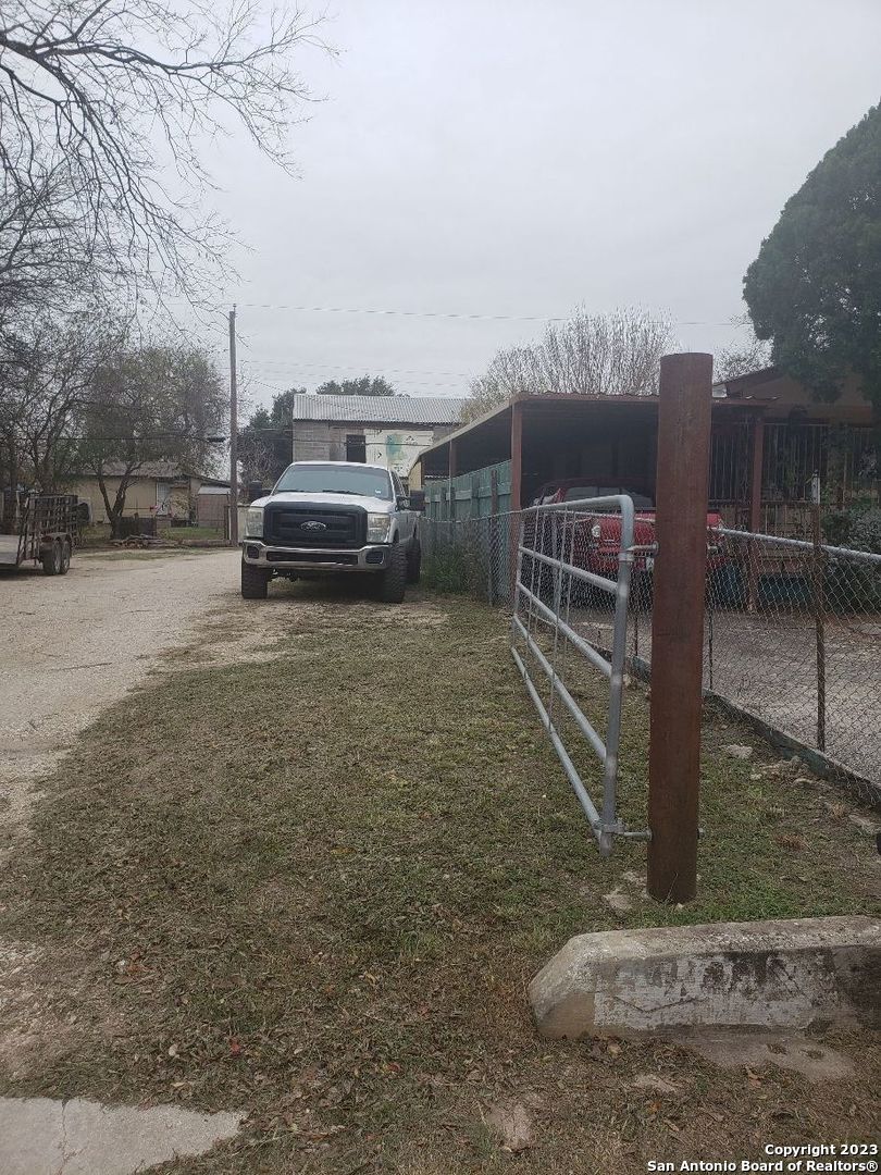 1334 Fenfield Avenue San Antonio TX 78211