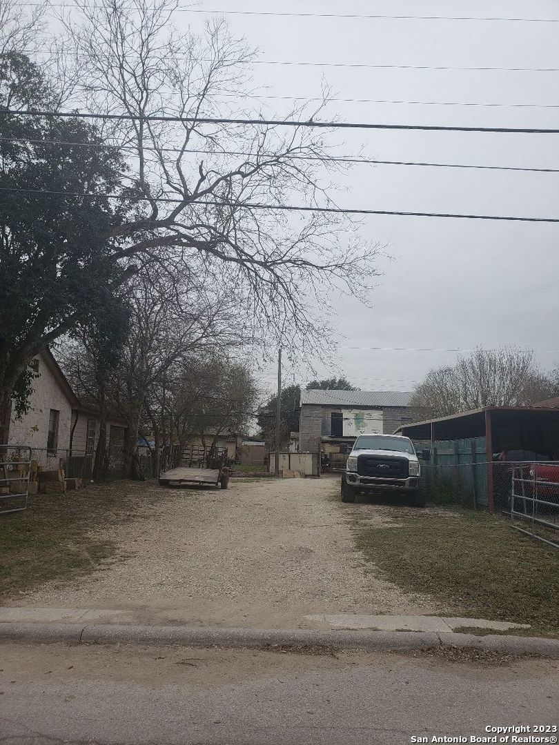 1334 Fenfield Avenue San Antonio TX 78211