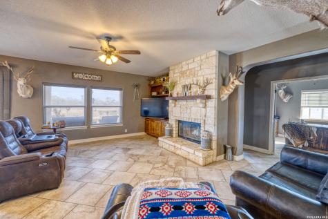 8 Valley View Uvalde TX 78801