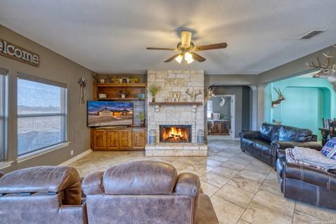 8 Valley View Uvalde TX 78801