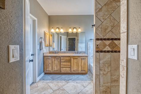 8 Valley View Uvalde TX 78801