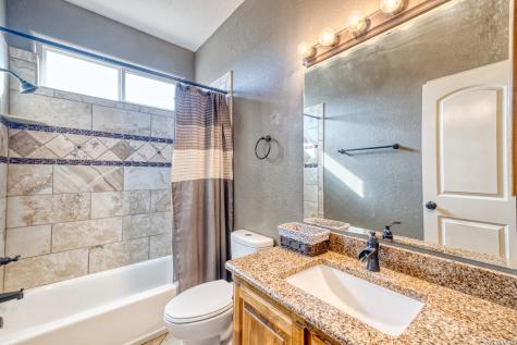 8 Valley View Uvalde TX 78801