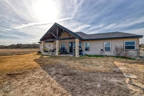 8 Valley View Uvalde TX 78801