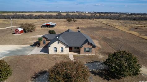 8 Valley View Uvalde TX 78801