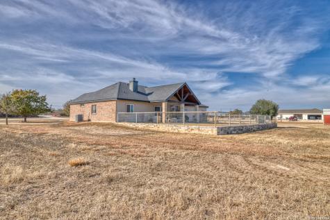 8 Valley View Uvalde TX 78801