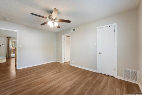 7107 Stirrup Circle San Antonio TX 78240