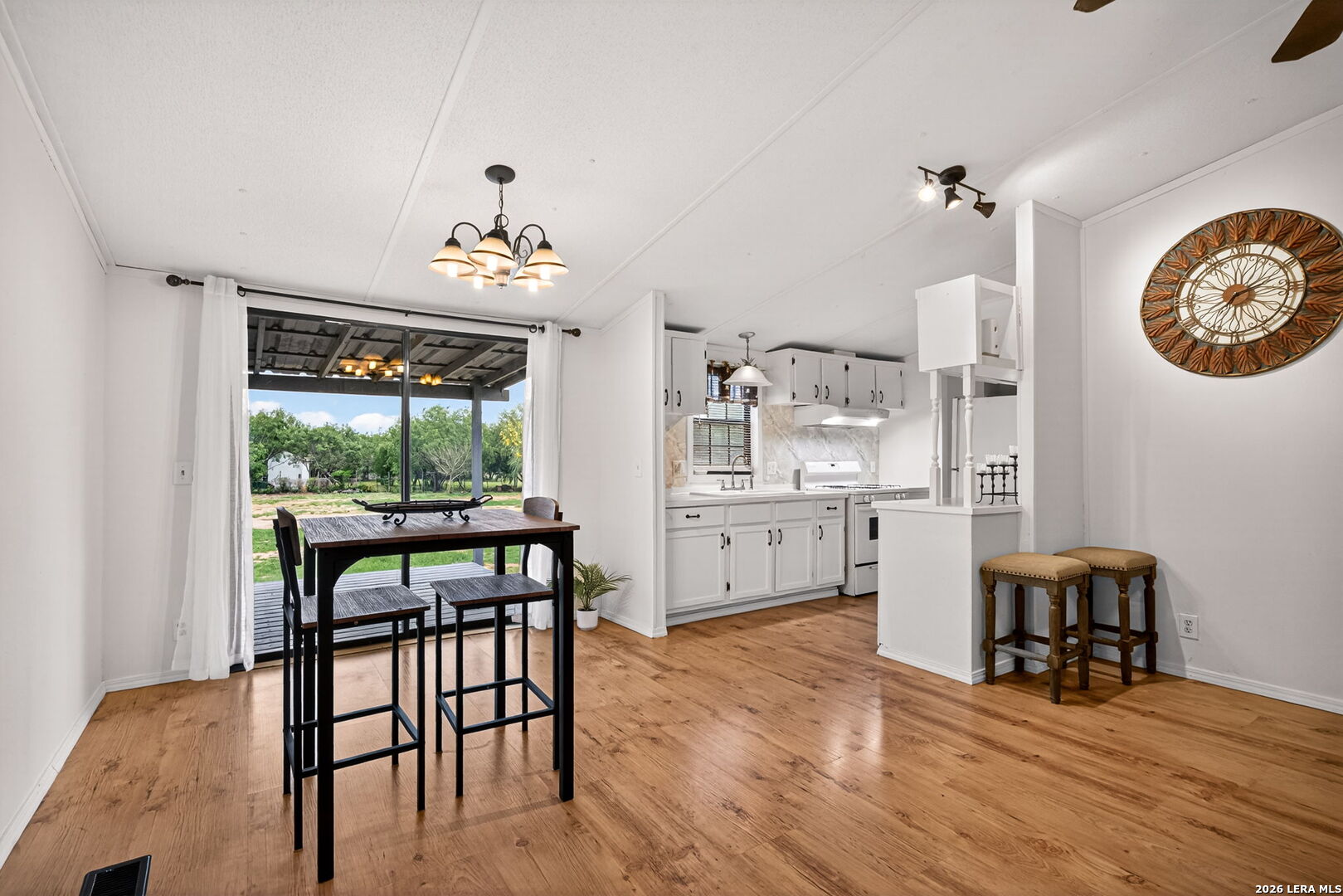 147 County Road 6841 Lytle TX 78052