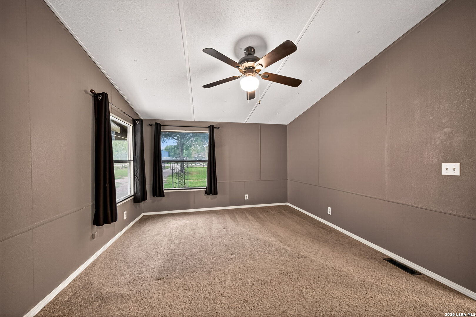 147 County Road 6841 Lytle TX 78052