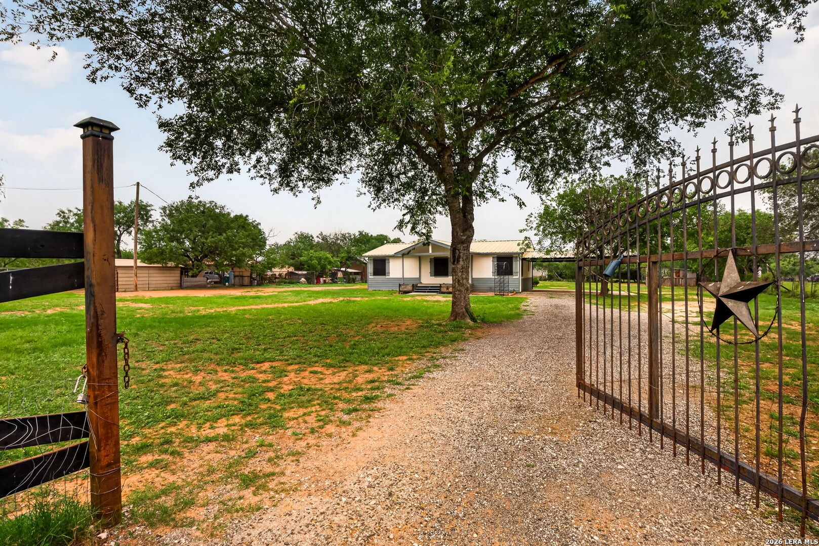147 County Road 6841 Lytle TX 78052
