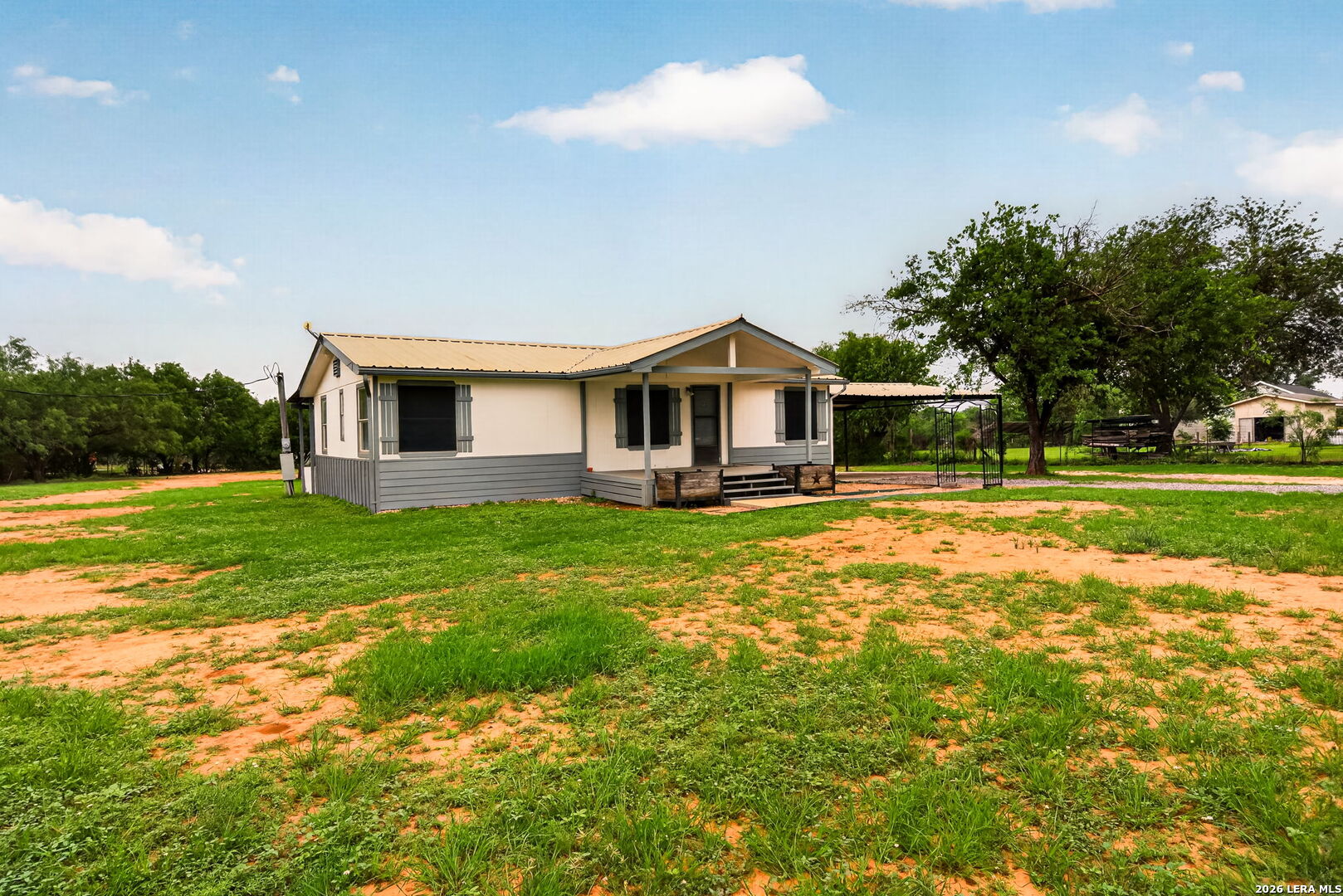 147 County Road 6841 Lytle TX 78052