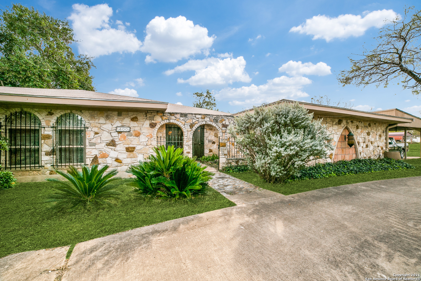 400 W Villaret Boulevard San Antonio TX 78221