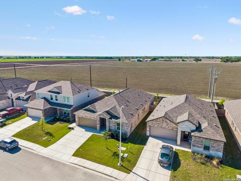 5801 Musquiz Ridge Seguin TX 78155