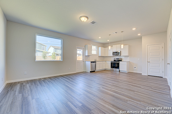 5935 Cinnabar Corner San Antonio TX 78222