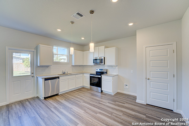 5935 Cinnabar Corner San Antonio TX 78222