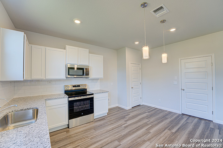 5935 Cinnabar Corner San Antonio TX 78222
