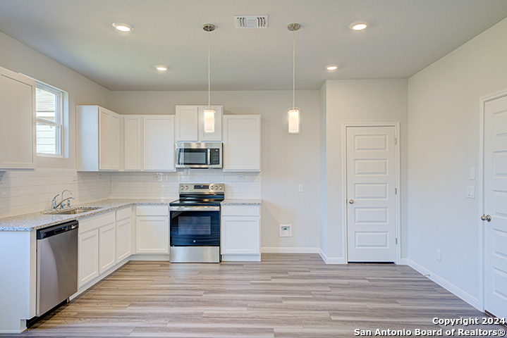 5935 Cinnabar Corner San Antonio TX 78222